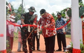 TNI bangun jalan buka akses dua dusun di Belitung Timur