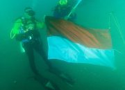 Komunitas Selam se-Sultra kibarkan merah putih di dasar laut Konsel