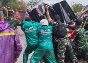 Prajurit Kodam Udayana evakuasi warga terdampak banjir di Denpasar