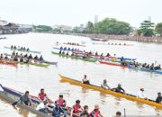 Banjarmasin lestarikan tradisi sungai balap jukung 