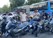 Petugas gabungan tindak parkir liar di Cawang Jaktim