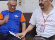 Kunjungan penuh makna, seberkas senyum tersisa di wajah Azis ketika Brigjen Pol (Purn) Siswandi datang menjenguk di Rutan Cirebon