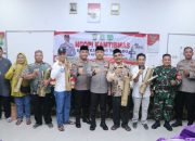 Kapolres Metro Tangerang Kota bagikan kentongan pos kamling pada warga