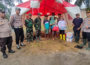 Sinergitas TNI-POLRI dan Pemerintah, Bagikan Bantuan Sosial untuk Warga Terdampak Banjir di Desa Mangga Dua dan Desa Bagan Kual