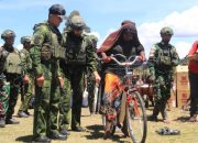 Pangkogabwilhan III serahkan bantuan Presiden ke warga Kuyawage
