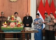 Para pejabat-anggota kabinet syukuran ulang tahun Prabowo di Istana