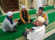 Seusai Sholat Jumat, Kapolsek Benua Kayong Duduk Bersama Pengurus Masjid Assalam dan Warga Kelurahan Tuan-Tuan Gelar “Jumat Curhat”