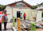 Sekda Bintan Tinjau Rumah Warga yang Roboh Akibat Cuaca Ekstrem di Mentigi Laut