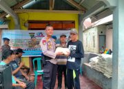 Satpolairud Parimo salurkan 40 paket bantuan sosial ke warga pesisir