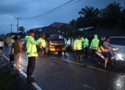 Ratusan kendaraan terjebak banjir Sungai Batang Pasaman