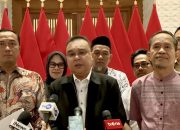 Tiba di Halim, Prabowo langsung bertemu dua guru ASN yang kena pecat