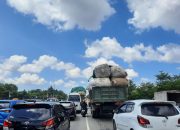Polresta Barelang amankan lima truk diduga bawa barang impor ilegal