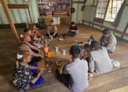 Kapolsek Manis Mata Gelar Kegiatan “Jumat Curhat” Bersama Tokoh Adat dan Pemerintah Desa Asam Besar