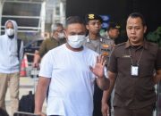 Gubernur Riau Abdul Wahid tiba di Gedung KPK 