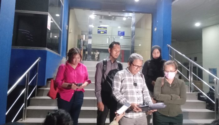 Kaca Jatuh dari Langit Kota: Ketika Pejalan Kaki Menjadi Uji Nyali di Halaman Menara Batavia
