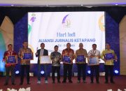 Kapolres Ketapang Beserta Forkopimda Hadiri HUT Aliansi Jurnalis Ketapang (AJK) ke-6 Tahun 2025 dan Terima Penghargaan Sinergitas