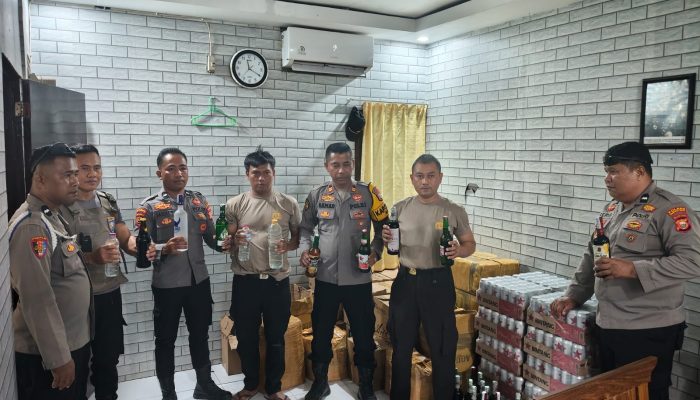 Polsek Weda Sita Ribuan Botol Miras di Lelilef Jelang Natal dan Tahun Baru