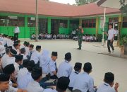 Babinsa Pimpin Upacara di SMP MTsN Pematangsiantar, Wawasan Kebangsaan Ditanamkan Sejak Barisan Pagi
