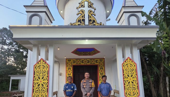 Menjelang Perayaan Natal 2025, Kapolsek Manis Mata Sambangi Pengurus Gereja