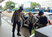 Tingkatkan Pelayanan Humanis Jelang Nataru, Polisi berikan Layanan Kepada Masyarakat di Bandara Rahadi Oesman Ketapang
