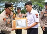 Polres Sergai Menyerahkan Bingkisan Natal kepada Personel Polri, Wakapolres