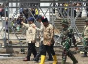 Presiden Prabowo cek langsung pemasangan jembatan bailey Teupin Mane