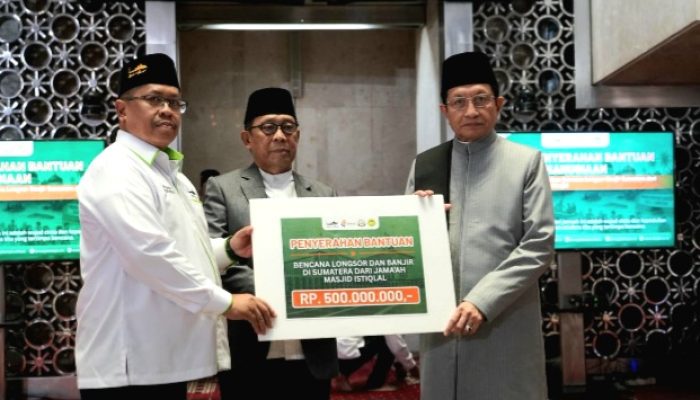 Usai Salat Jumat, Kotak Amal Bicara Lebih Keras dari Mimbar: Jemaah Istiqlal Galang Rp500 Juta untuk Korban Banjir Sumatra