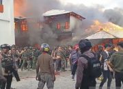 Prajurit Kodim 1702 bantu padamkan kebakaran pastori Gereja El-Shaday