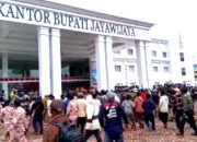 Demo “Damai” ala Parang dan Panah: Ketika Hukum Dikejar Massa, Wakil Bupati Terpaksa Berjibaku Selamatkan Diri