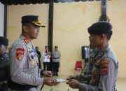 Kapolres Jayapura beri penghargaan bagi sembilan personil Sat Samapta