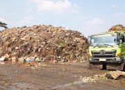 Pedagang keluhkan sampah menggunung di Pasar Induk Kramat Jati