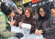 Pengurus Pusat KBPP Polri Bagikan Takjil kepada Masyarakat, Wujud Kepedulian di Bulan Ramadhan