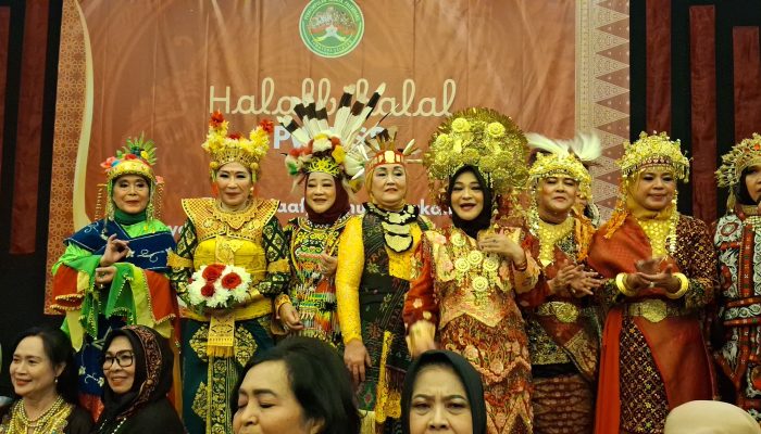 “Syawal yang Menari: Ketika Perempuan Sumatera Selatan Menjahit Rindu, Menjaga Warisan”