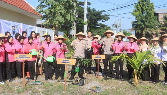 Polres Probolinggo Gelar Aksi Penghijauan Pulihkan Lahan Kritis