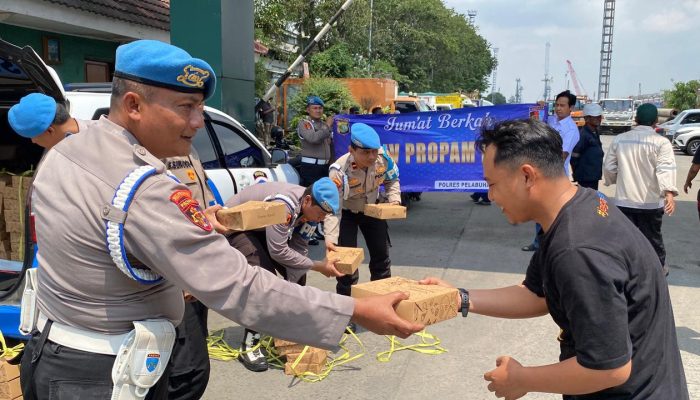 Jumat Berkah di Tanjung Priok: Wujud Kepedulian Polri Pererat Silaturahmi dengan Masyarakat
