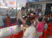 Jumat Peduli Polsek Metro Penjaringan, 500 Paket Nasi Dibagikan untuk Warga di Penjaringan