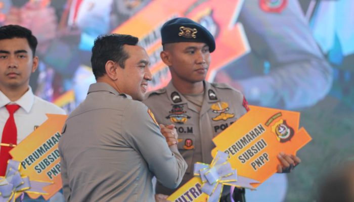 Dukung Asta Cita Presiden Prabowo sebagai Prioritas Nasional, Polri Serahkan 378 Unit Perumahan bagi PNPP dan Masyarakat di Sultra