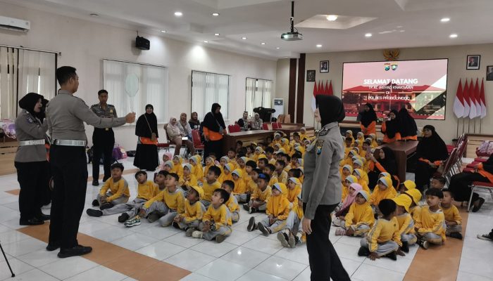 Edukasi Sejak Dini,Polres Probolinggo di kunjungin TK Al Irsyad Kraksaan 