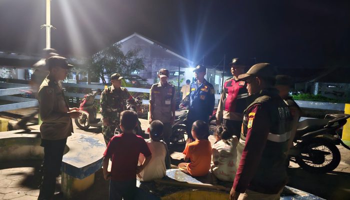 Sinergi TNI-Polri Perkuat Siskamling, Patroli Malam Gabungan Cegah Guantibmas di Kepulauan Seribu Utara