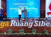Panglima TNI Terima Penghargaan Adhibhakti Sanapati dan Berikan Ceramah Umum di BSSN