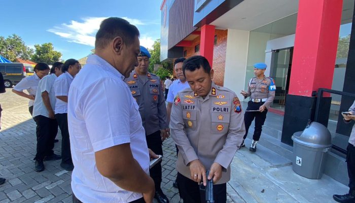 Satreskrim Polres Probolinggo Rutin Gelar Tes Urine dan Pengecekan Senpi anggota