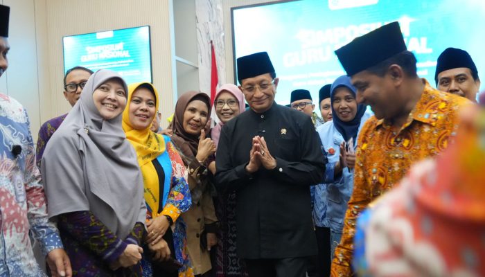 Mayoritas yang Terlupakan: Nyanyian Sunyi Guru Non-ASN”