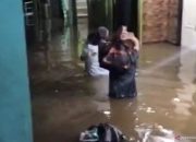 Jumat pagi, banjir satu meter lebih rendam Kebon Pala Jaktim