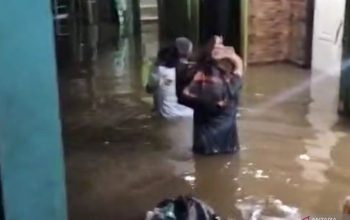 Jumat pagi, banjir satu meter lebih rendam Kebon Pala Jaktim