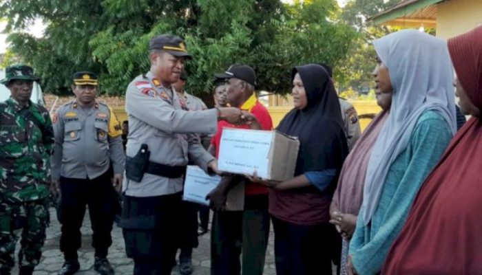 Polres Flores Timur salurkan 200 paket sembako untuk korban gempa 