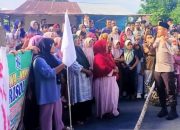 Polisi buka blokade jalan lintas di Nagan Raya dari aksi demo warga