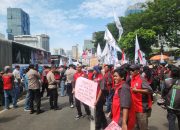 100 Orang Buruh Datangi DPR/MPR dalam Rangka Mayday, Polda Metro Jaya Menyambut dengan Humanis