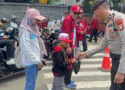 Pelayanan Humanis May Day, Polisi Bagikan Makanan kepada Peserta Aksi
