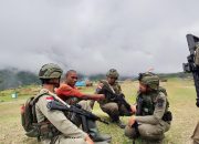 Satgas Operasi Damai Cartenz Laksanakan Patroli Humanis di Kiwirok, Perkuat Kedekatan dengan Warga