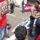 Polisi Bagikan Air Mineral ke Massa Aksi Mahasiswa di Monas, Wujud Pendekatan Humanis